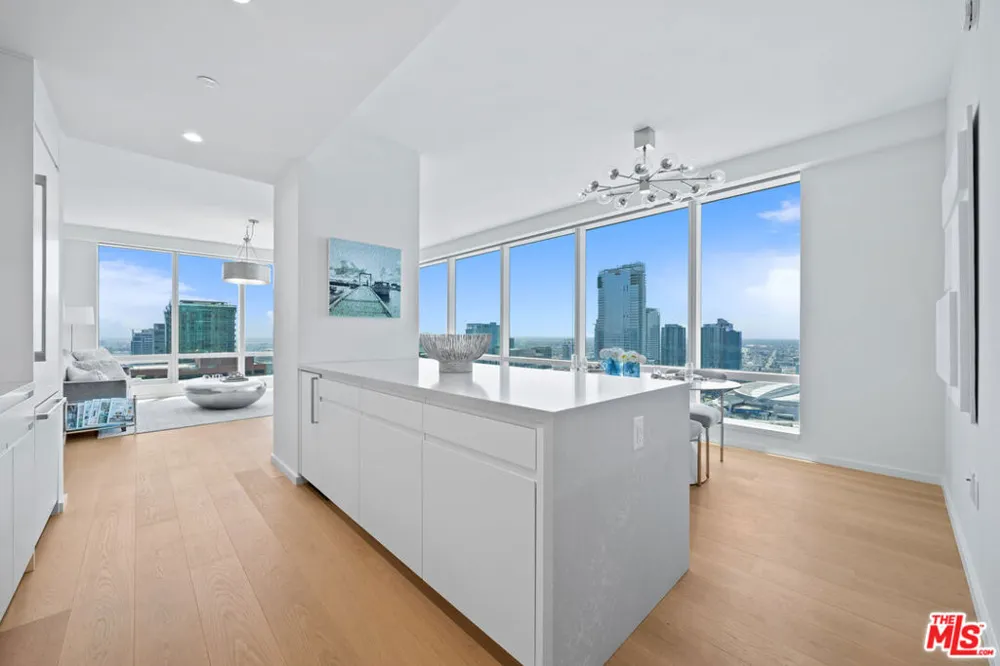 877 Francisco Street #2609 Los Angeles, CA 90017