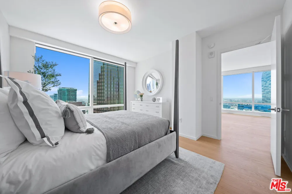 877 Francisco Street #2609 Los Angeles, CA 90017
