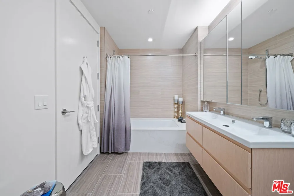 877 Francisco Street #2609 Los Angeles, CA 90017