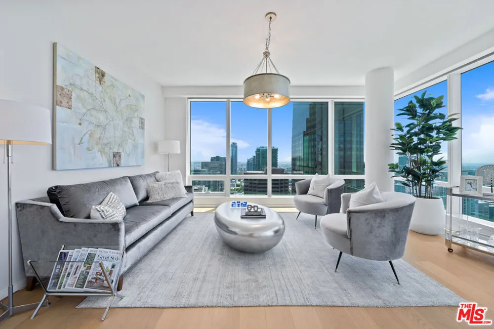 877 Francisco Street #2609 Los Angeles, CA 90017