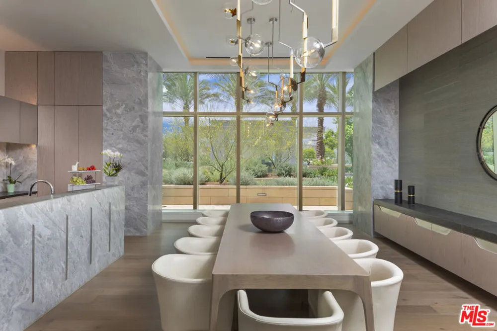 877 Francisco Street #2609 Los Angeles, CA 90017