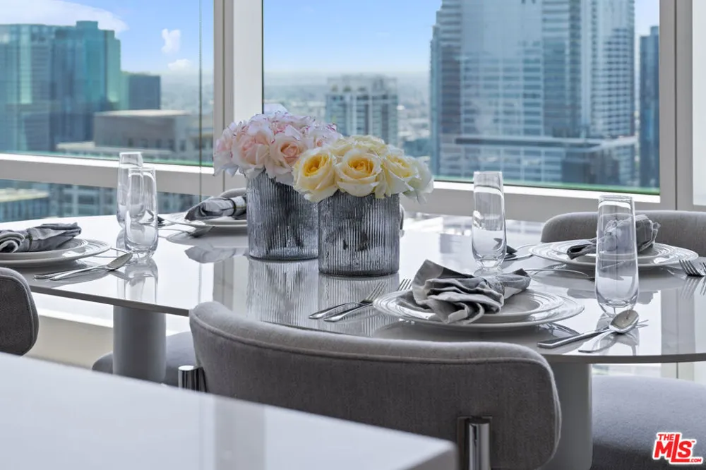 877 Francisco Street #2609 Los Angeles, CA 90017