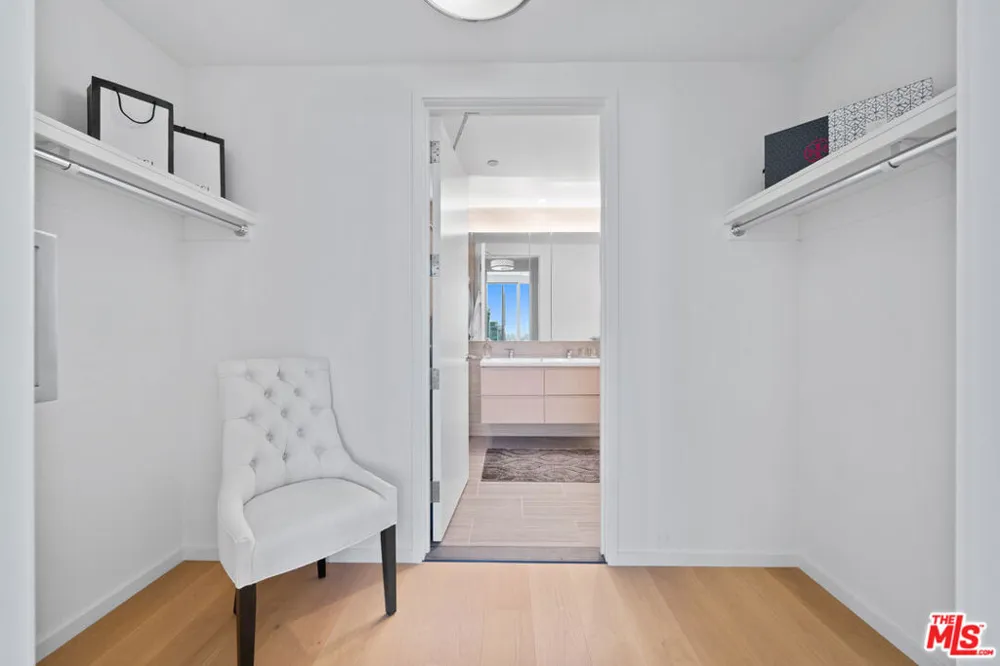 877 Francisco Street #2609 Los Angeles, CA 90017