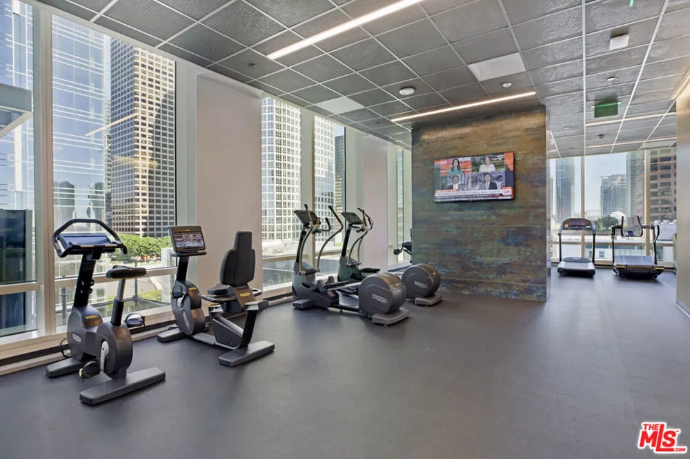 877 Francisco Street #2609 Los Angeles, CA 90017