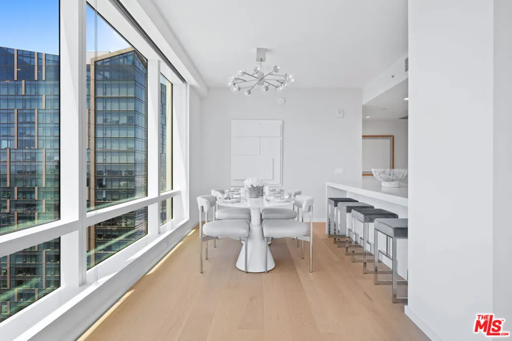 877 Francisco Street #2609 Los Angeles, CA 90017