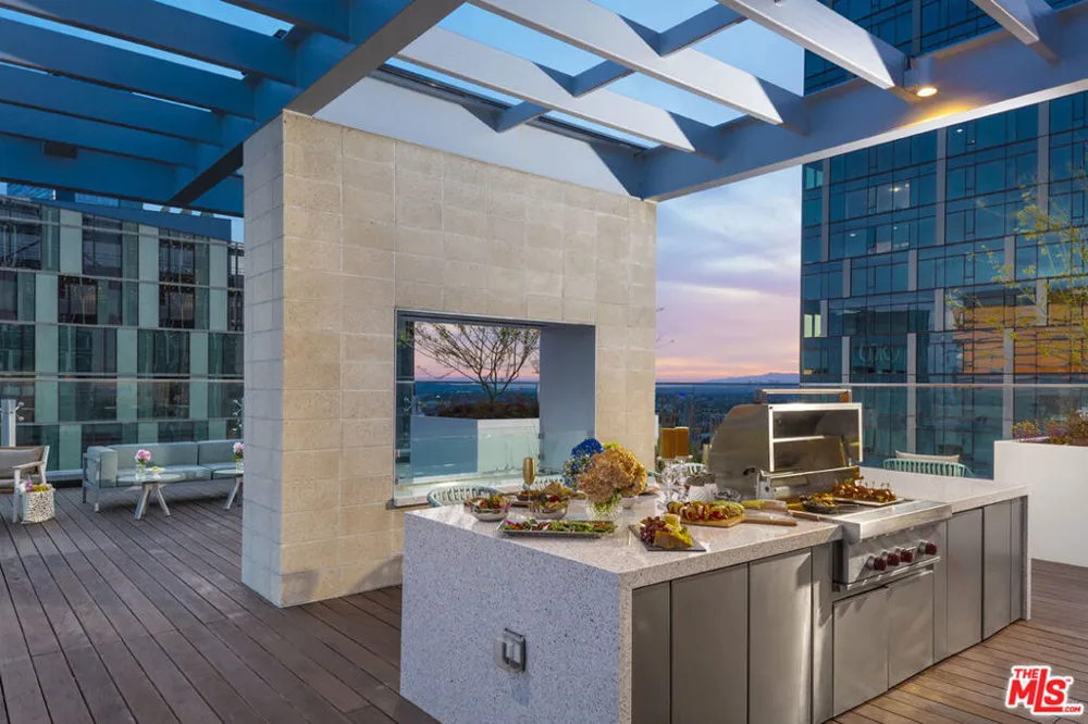 877 Francisco Street #2609 Los Angeles, CA 90017