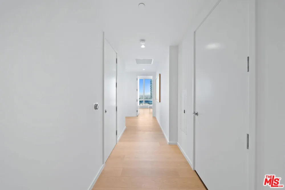 877 Francisco Street #2609 Los Angeles, CA 90017