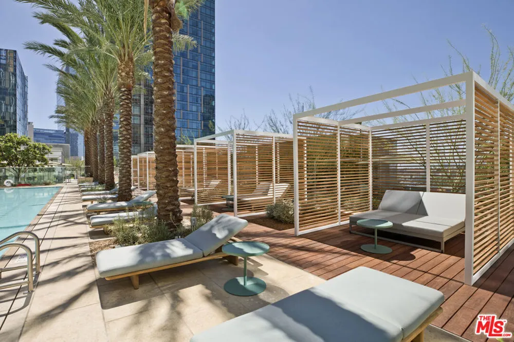 877 Francisco Street #2609 Los Angeles, CA 90017