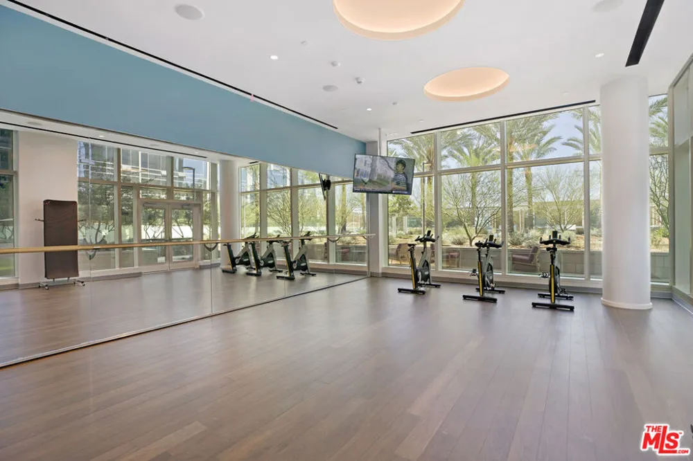 877 Francisco Street #2609 Los Angeles, CA 90017