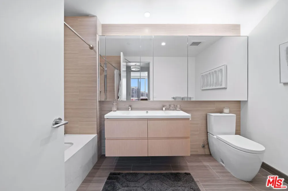 877 Francisco Street #2609 Los Angeles, CA 90017