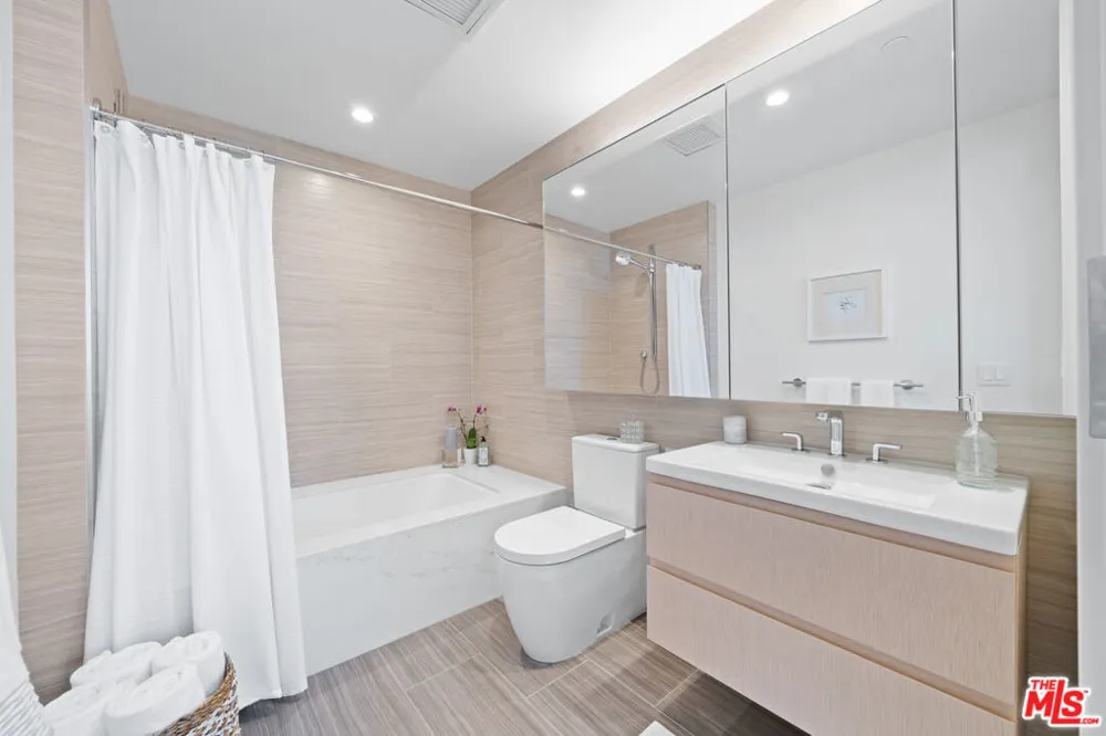 877 Francisco Street #2609 Los Angeles, CA 90017