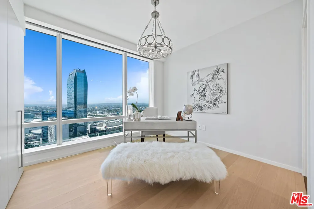 877 Francisco Street #2609 Los Angeles, CA 90017