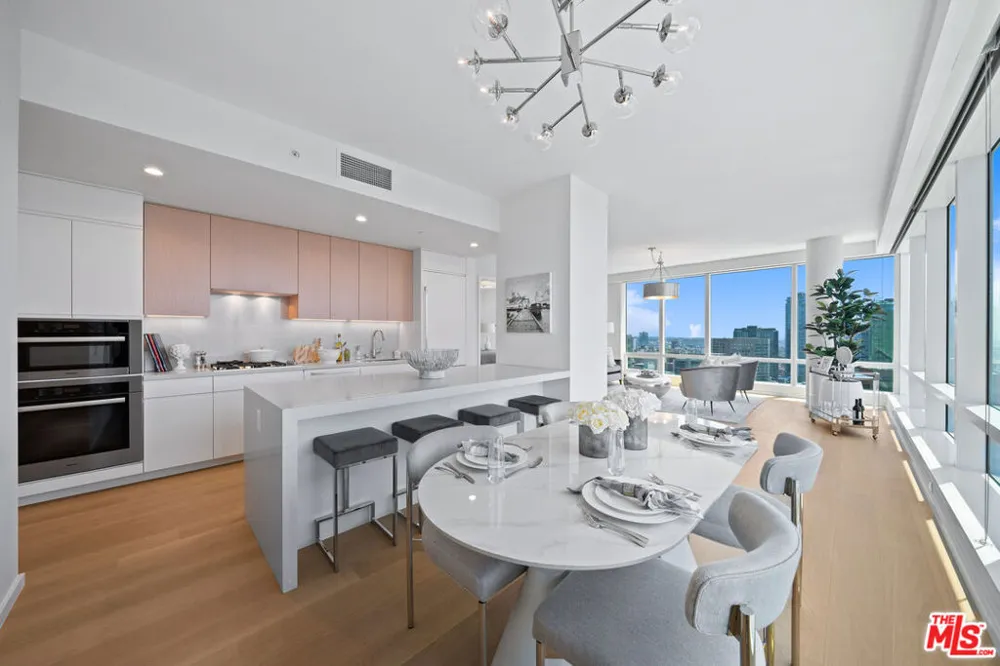 877 Francisco Street #2609 Los Angeles, CA 90017