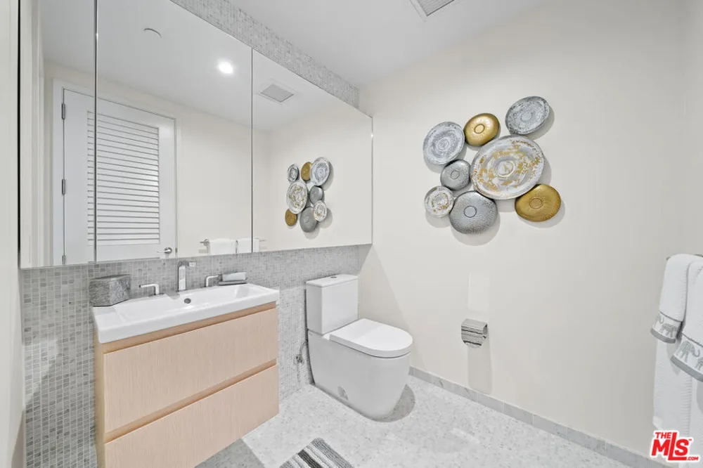 877 Francisco Street #2609 Los Angeles, CA 90017