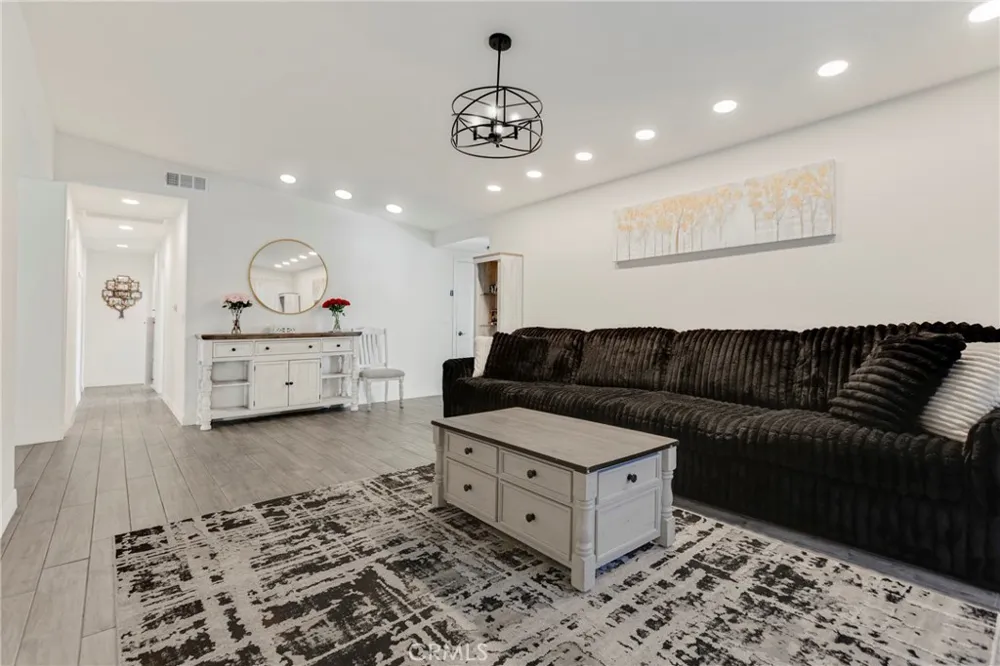 2290 Rohner Court Simi Valley, CA 93063
