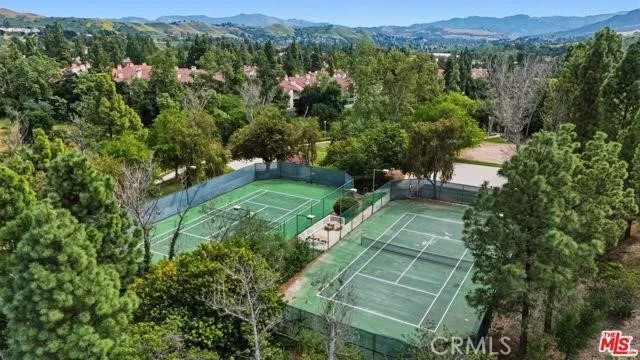 624 Indian Oak #106 Oak Park, CA 91377