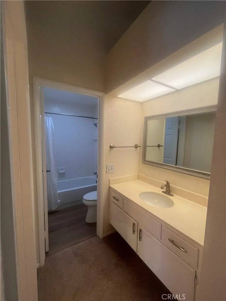624 Indian Oak #106 Oak Park, CA 91377