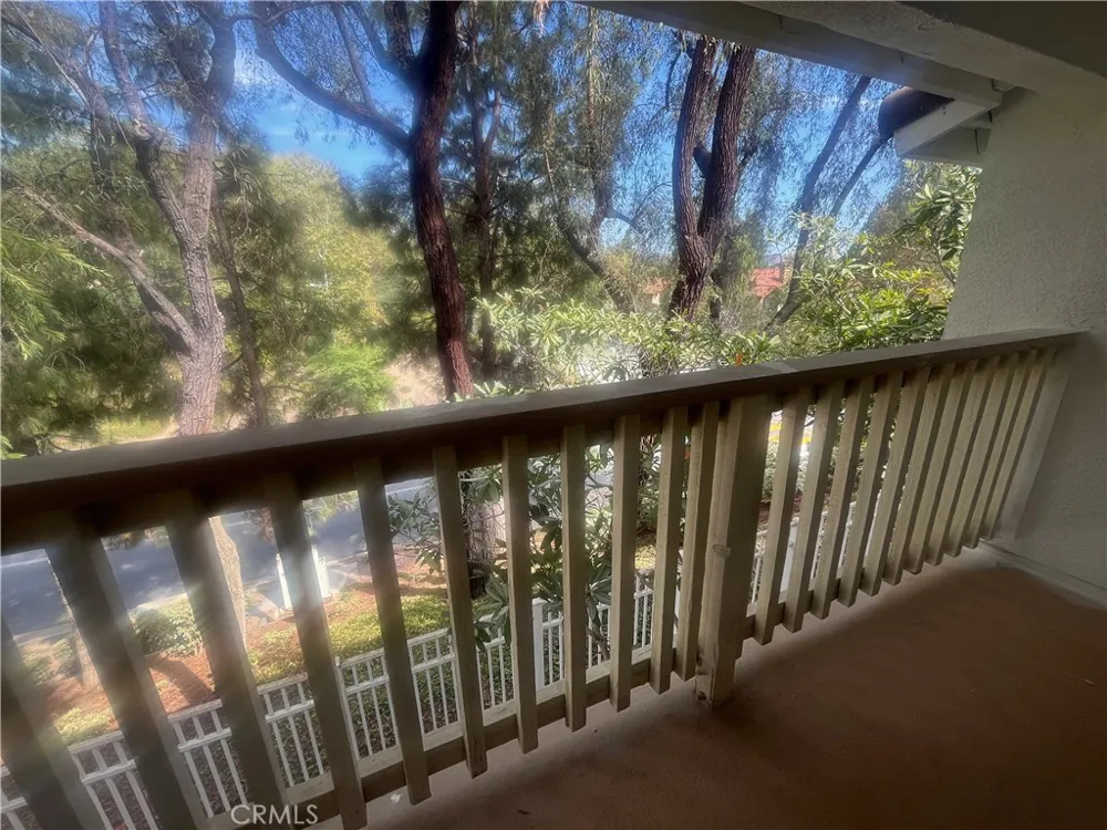 624 Indian Oak #106 Oak Park, CA 91377