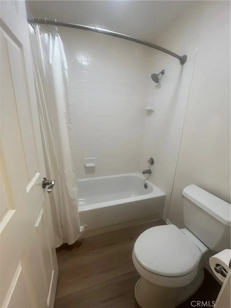 624 Indian Oak #106 Oak Park, CA 91377