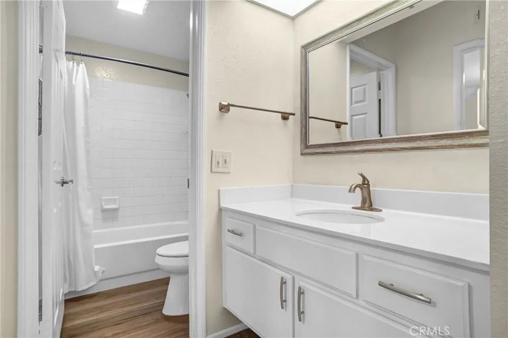624 Indian Oak #106 Oak Park, CA 91377