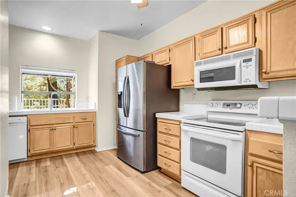 624 Indian Oak #106 Oak Park, CA 91377
