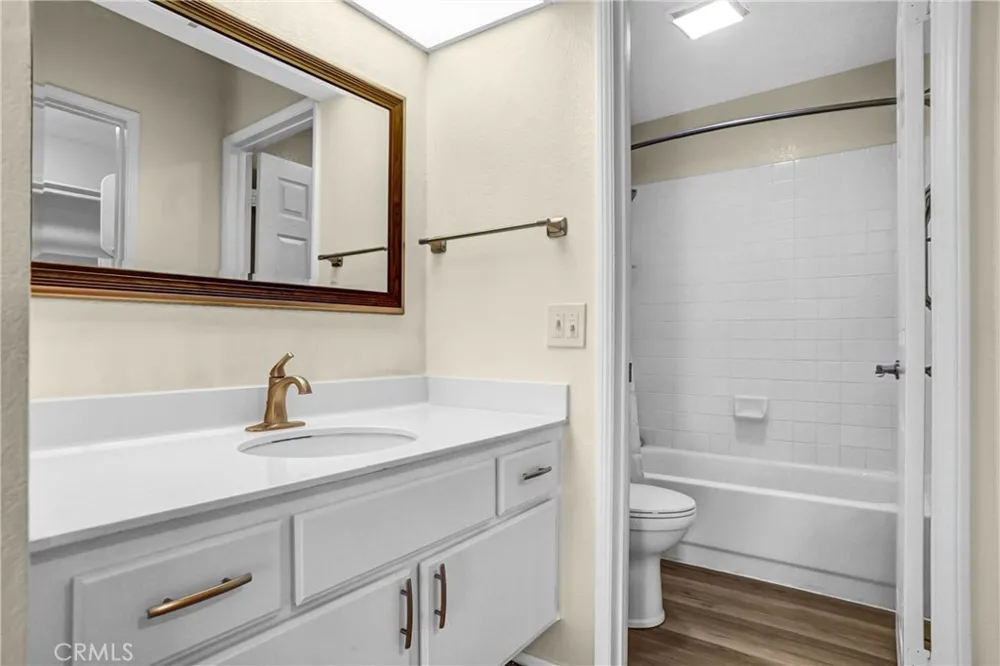 624 Indian Oak #106 Oak Park, CA 91377