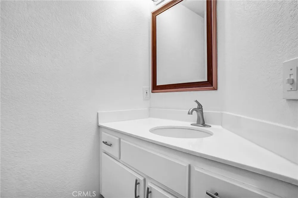 624 Indian Oak #106 Oak Park, CA 91377