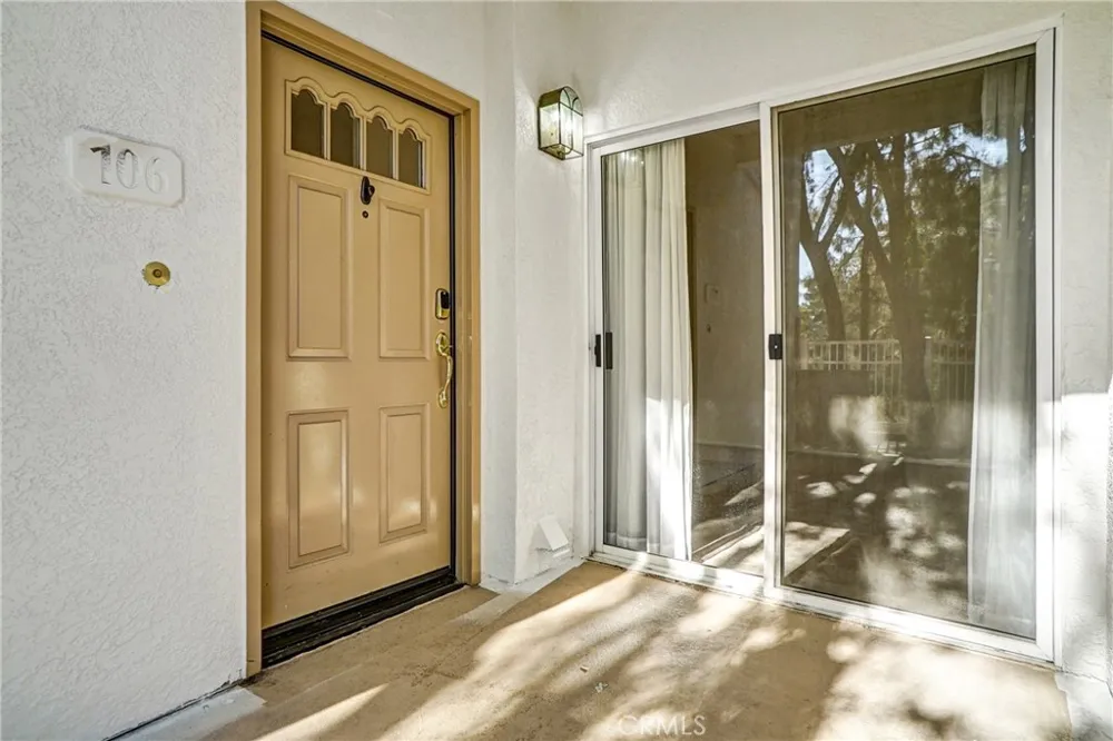 624 Indian Oak #106 Oak Park, CA 91377