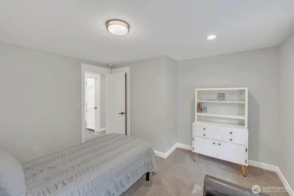 4417 Somerset Lane Kent, WA 98032