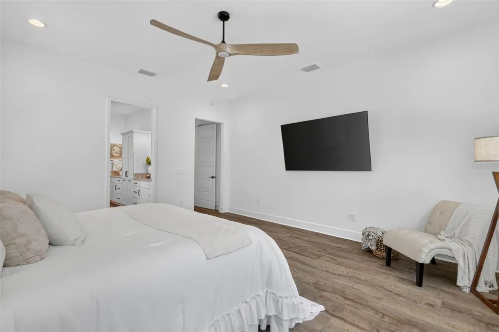 724 SHIVERS LOOP The Villages, FL 34762
