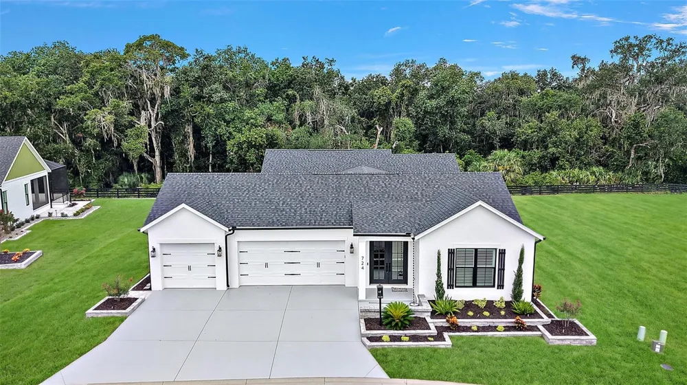 724 SHIVERS LOOP The Villages, FL 34762