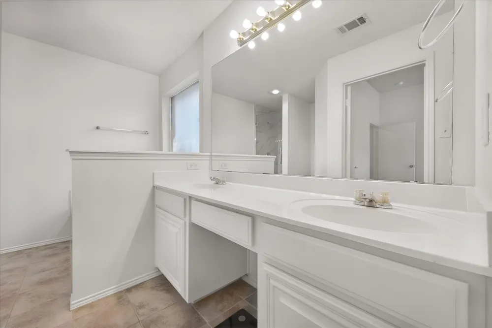 8031 Blue Duck Trail Arlington, TX 76002