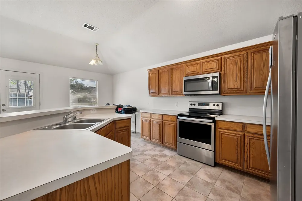 8031 Blue Duck Trail Arlington, TX 76002