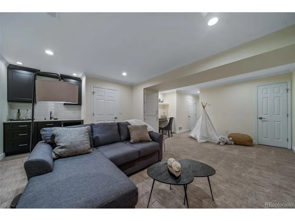 124 Jackson Street Denver, CO 80206