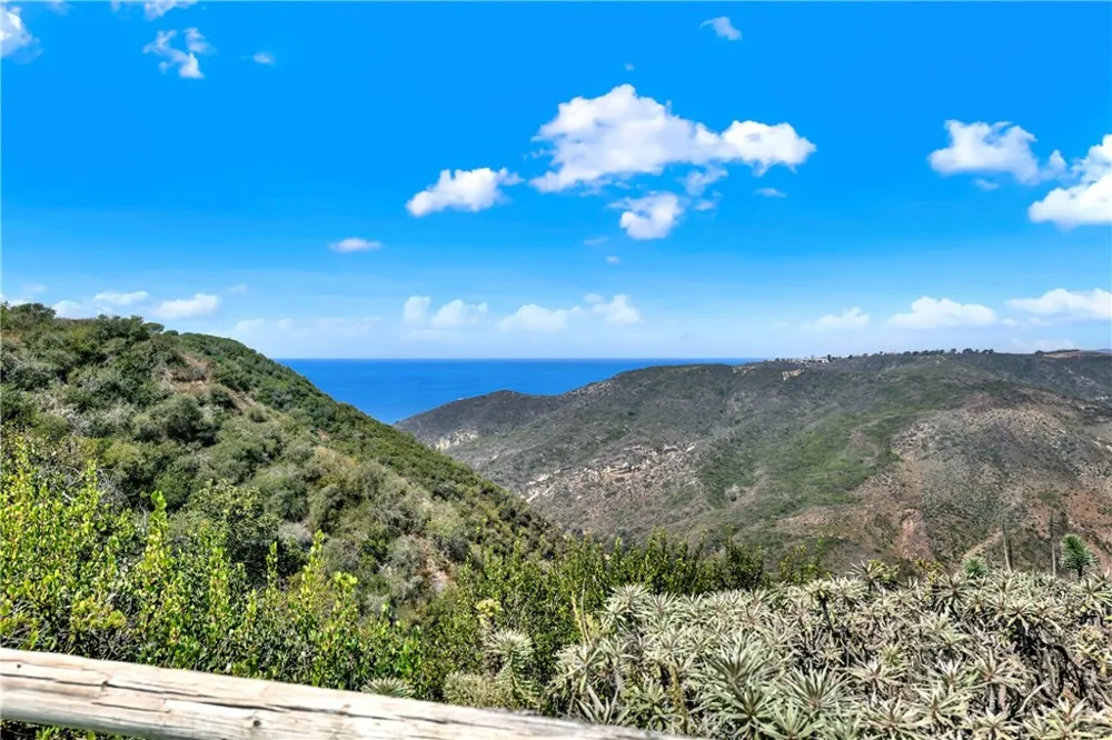 25 Toulon Laguna Niguel, CA 92677