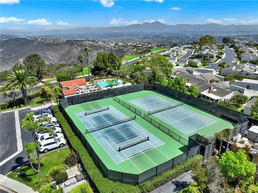 25 Toulon Laguna Niguel, CA 92677