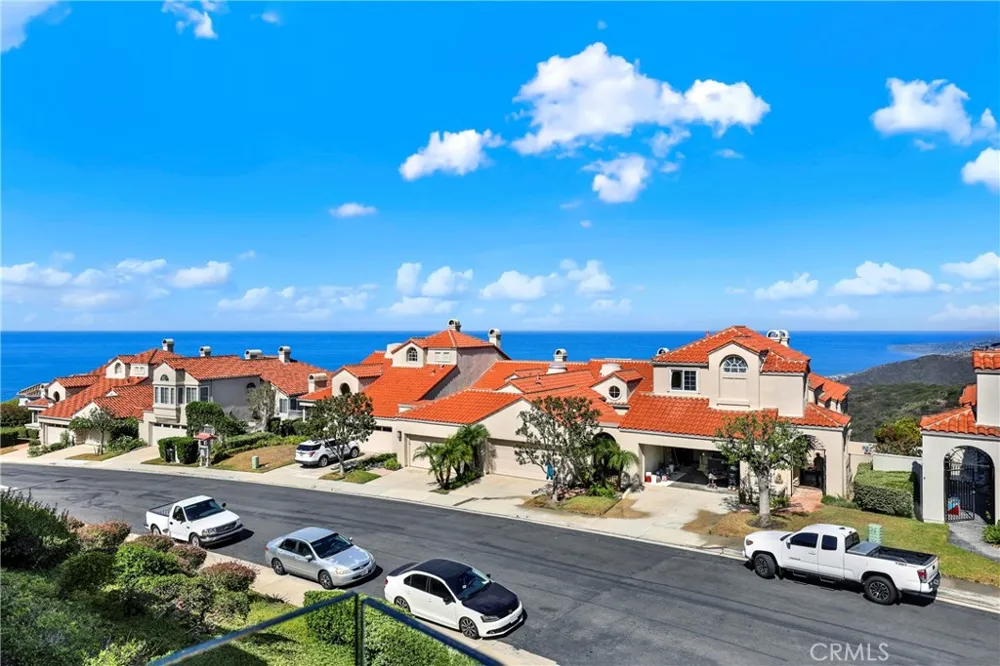25 Toulon Laguna Niguel, CA 92677