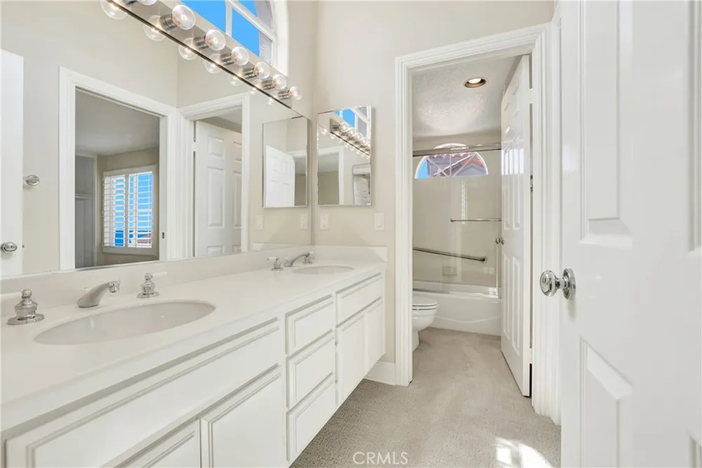 25 Toulon Laguna Niguel, CA 92677