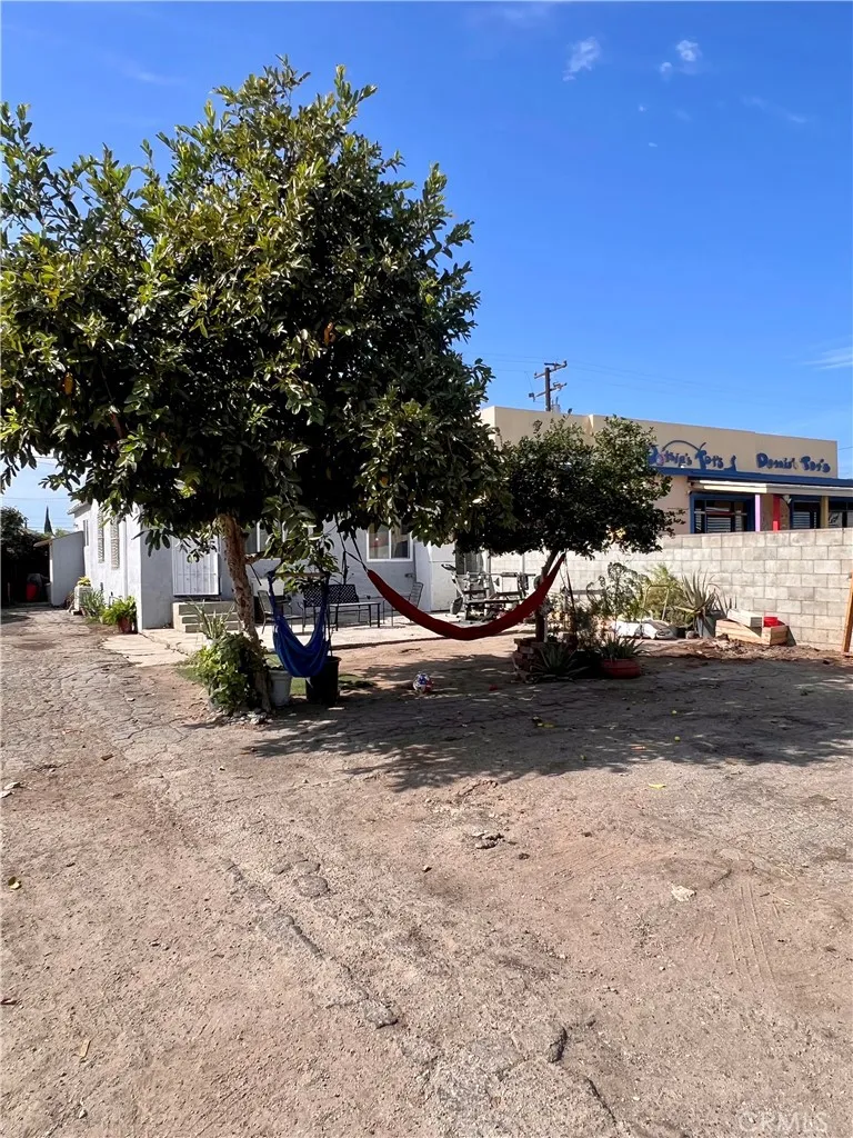 1474 W Compton Compton, CA 90220