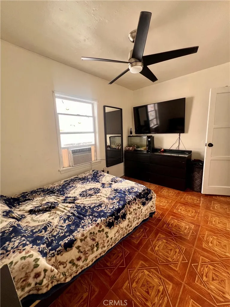 1474 W Compton Compton, CA 90220