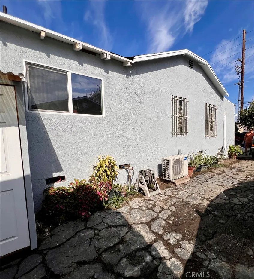1474 W Compton Compton, CA 90220
