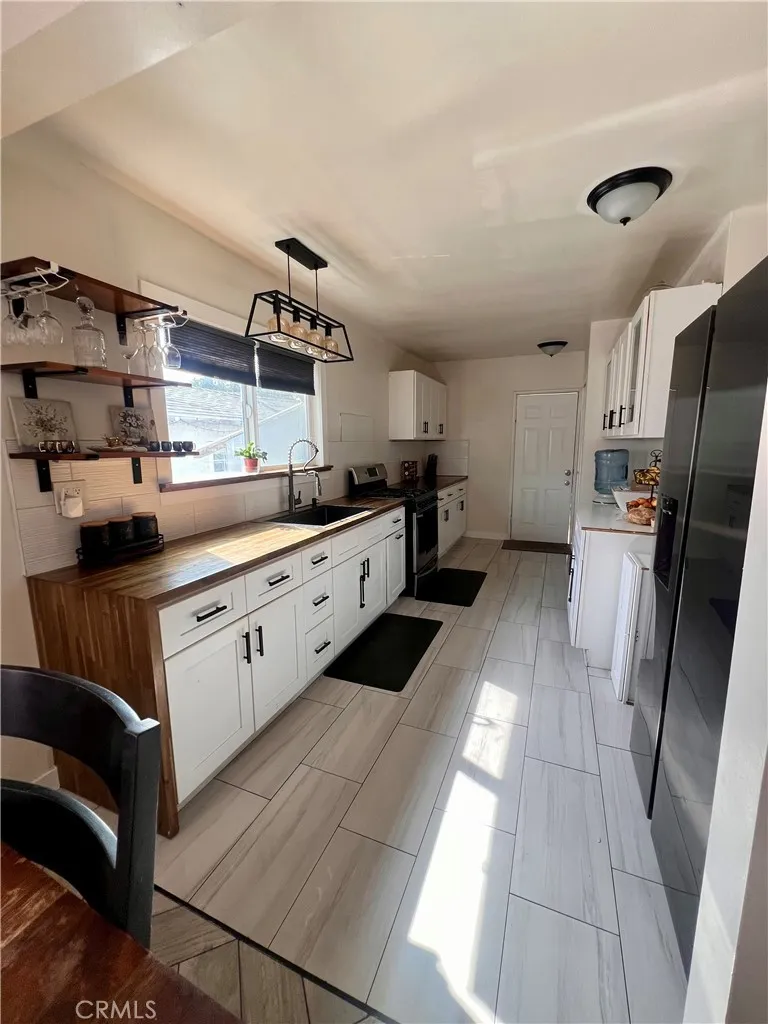 1474 W Compton Compton, CA 90220