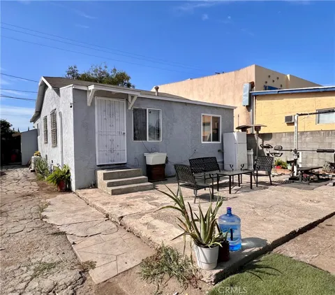 1474 W Compton