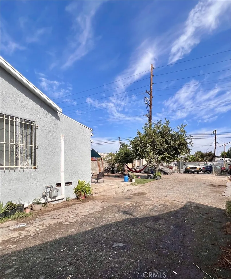 1474 W Compton Compton, CA 90220