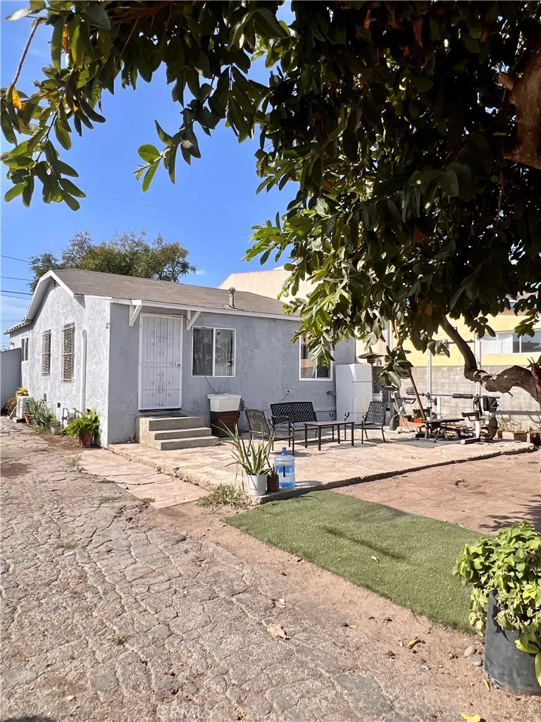 1474 W Compton Compton, CA 90220