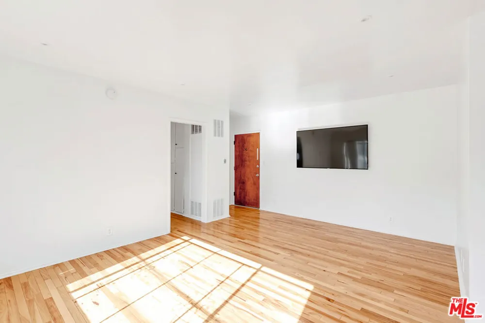 1915 S Shenandoah Street #10 Los Angeles, CA 90034