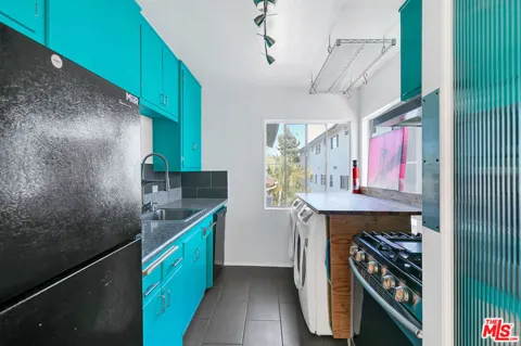 1915 S Shenandoah Street #10