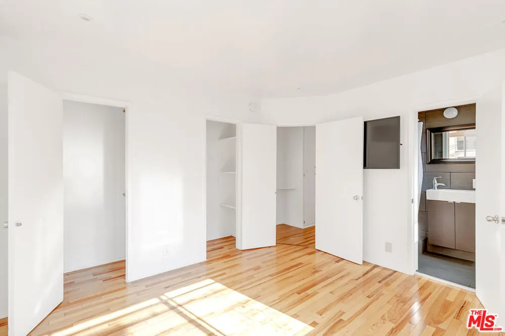 1915 S Shenandoah Street #10 Los Angeles, CA 90034