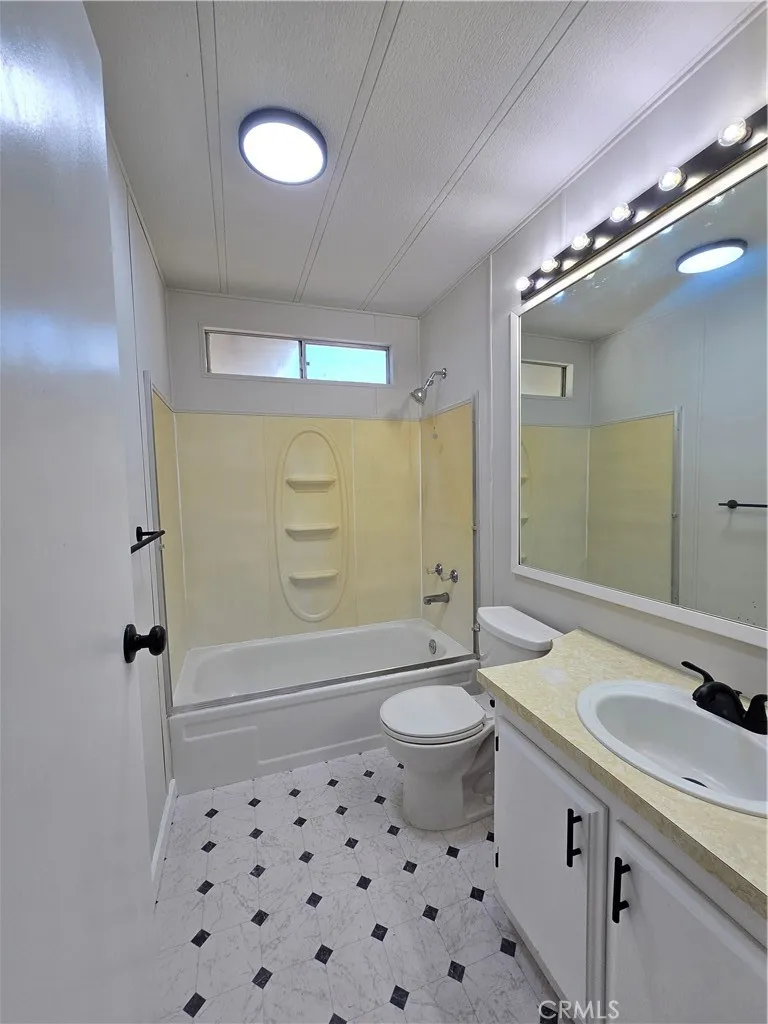 2621 Prescott Road Modesto, CA 95350