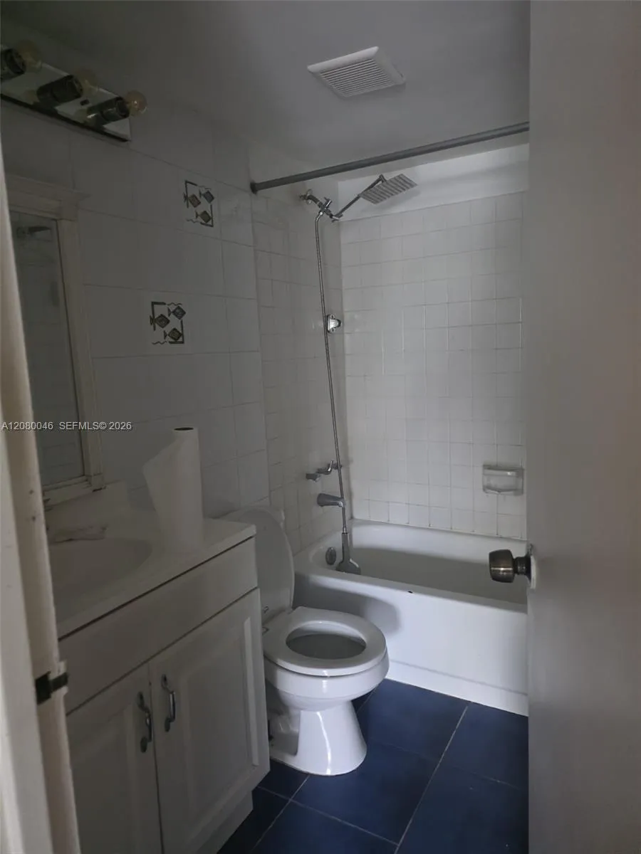 5981 Washington St #206 Hollywood, FL 33023